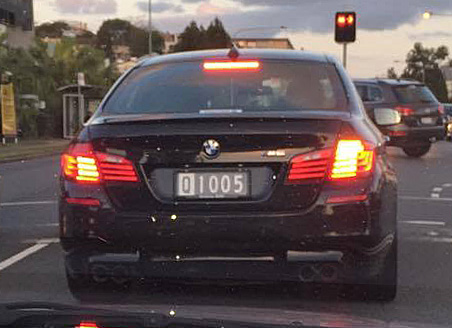 Q1005 number plate